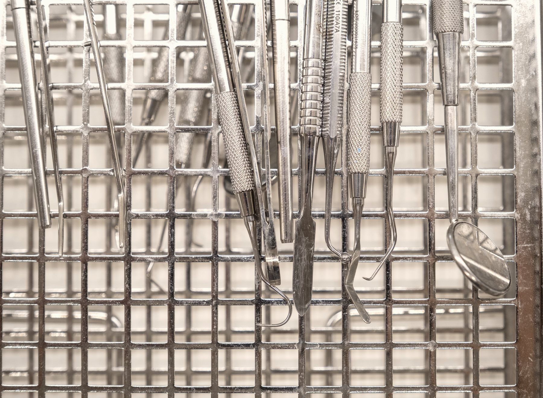Detalle del instrumental dental en la clínica de Tremp